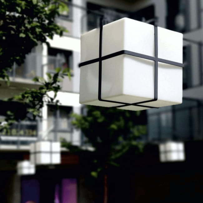 Biała lampa LED wisząca na zewnątrz sześcian kostka Micante mBOX