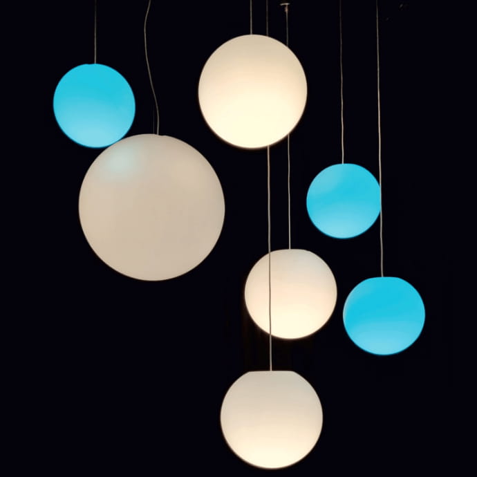 Białe lampy LED wiszące kule białe i niebieskie Micante mBALL