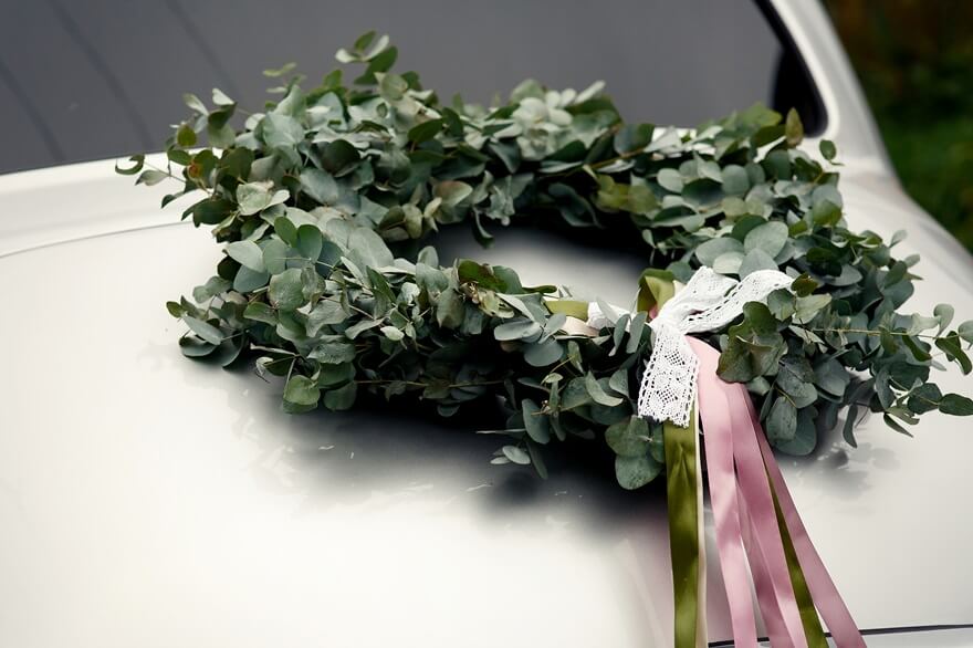 Elegancki wieniec z eukaliptusa