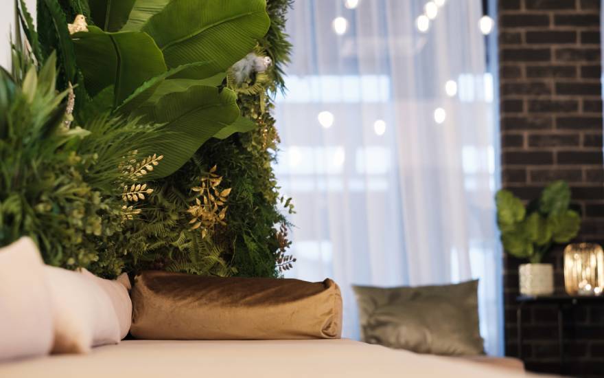 Jak wprowadzić motywy roślinne do wnętrza?