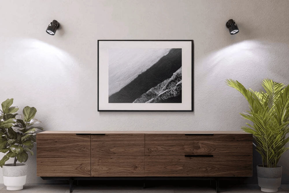 doswietlanie dwoch roslin pod roznym katem w salonie za pomoca lamp led