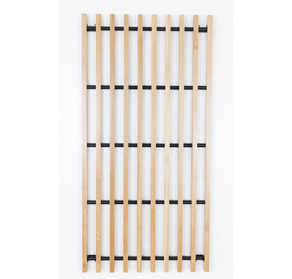 Kwietnik ścienny GUTO – panel z litego dębu — czarny